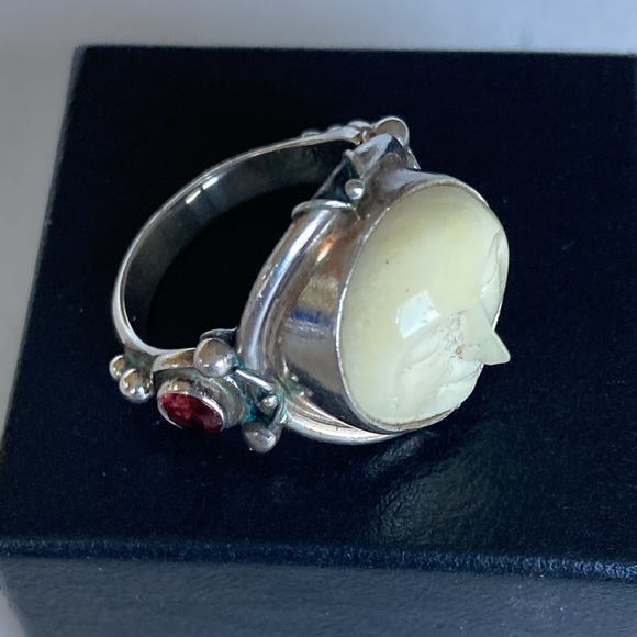 Vintage Sterling Serene Moon Face Ring. Garnet stones on each side. Size 8.5 - Picture 6 of 7